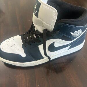 Air Jordan 1 Mid ‘Armory Navy Dark Teal’